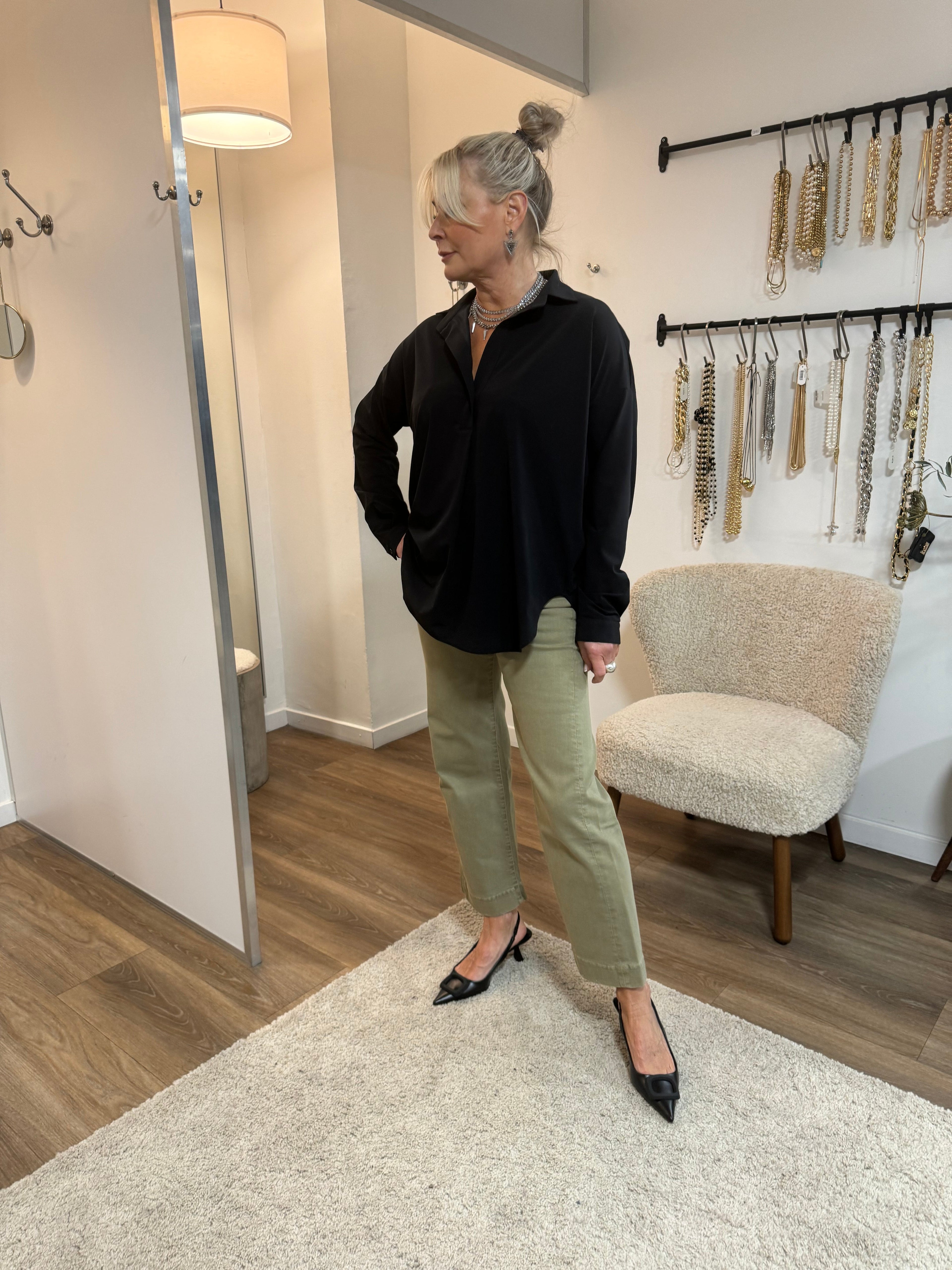 Penn & Ink Magda schwarz