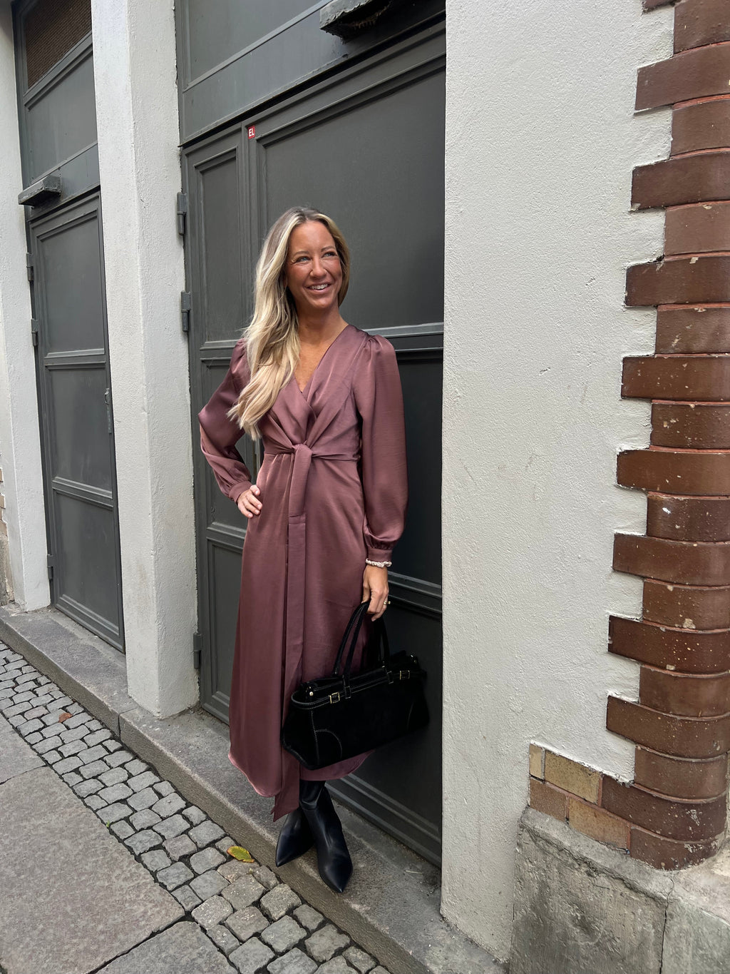 Rimini schweres Satinkleid in Dunkelrosa