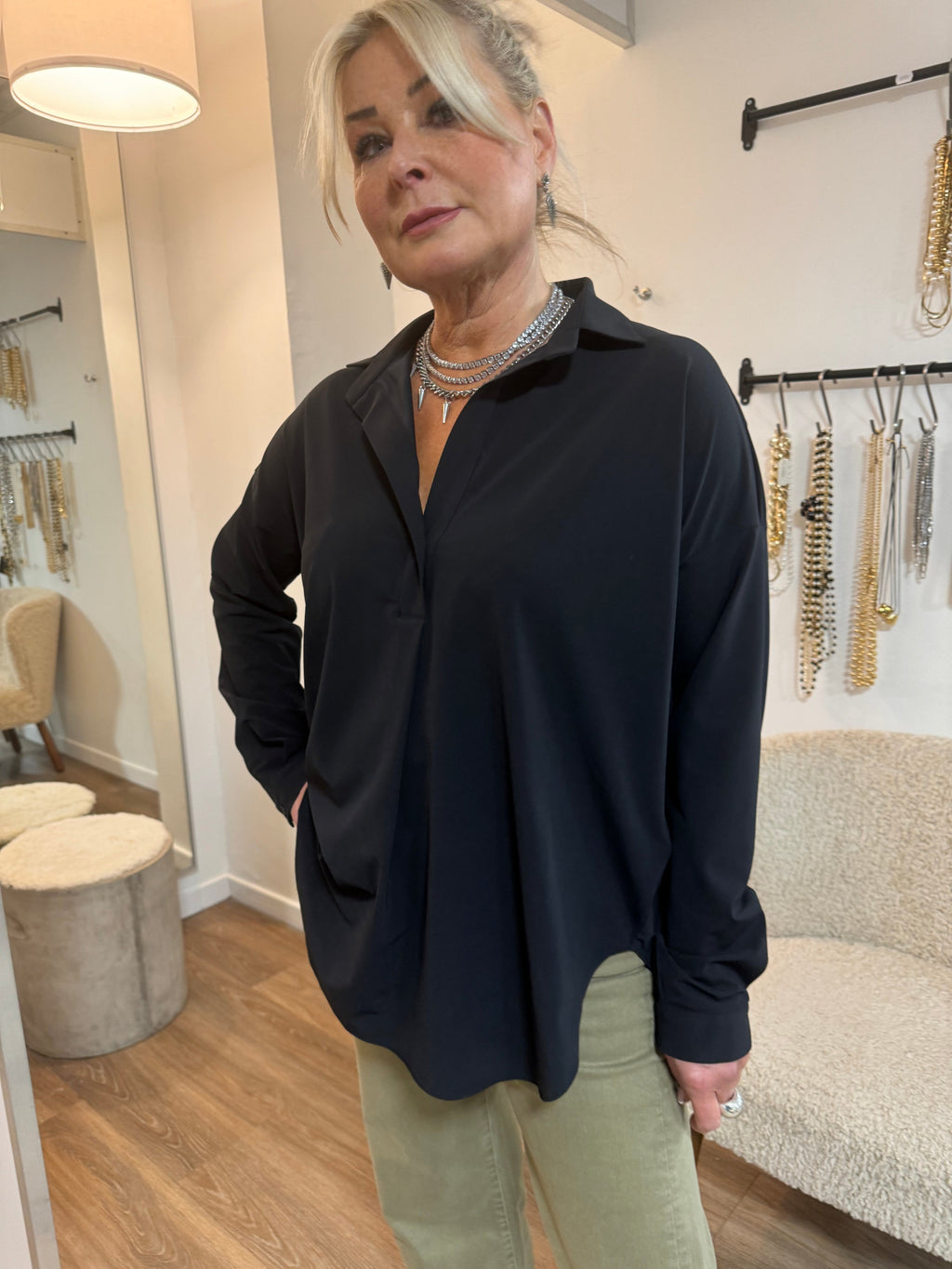 Penn & Ink Magda schwarz