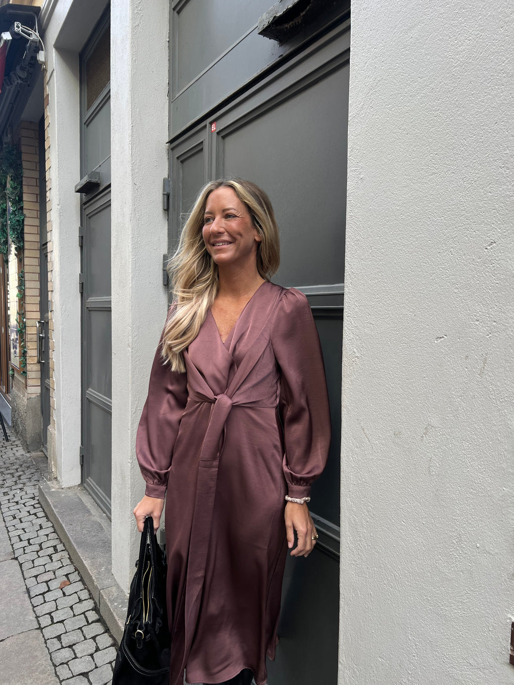 Rimini schweres Satinkleid in Dunkelrosa