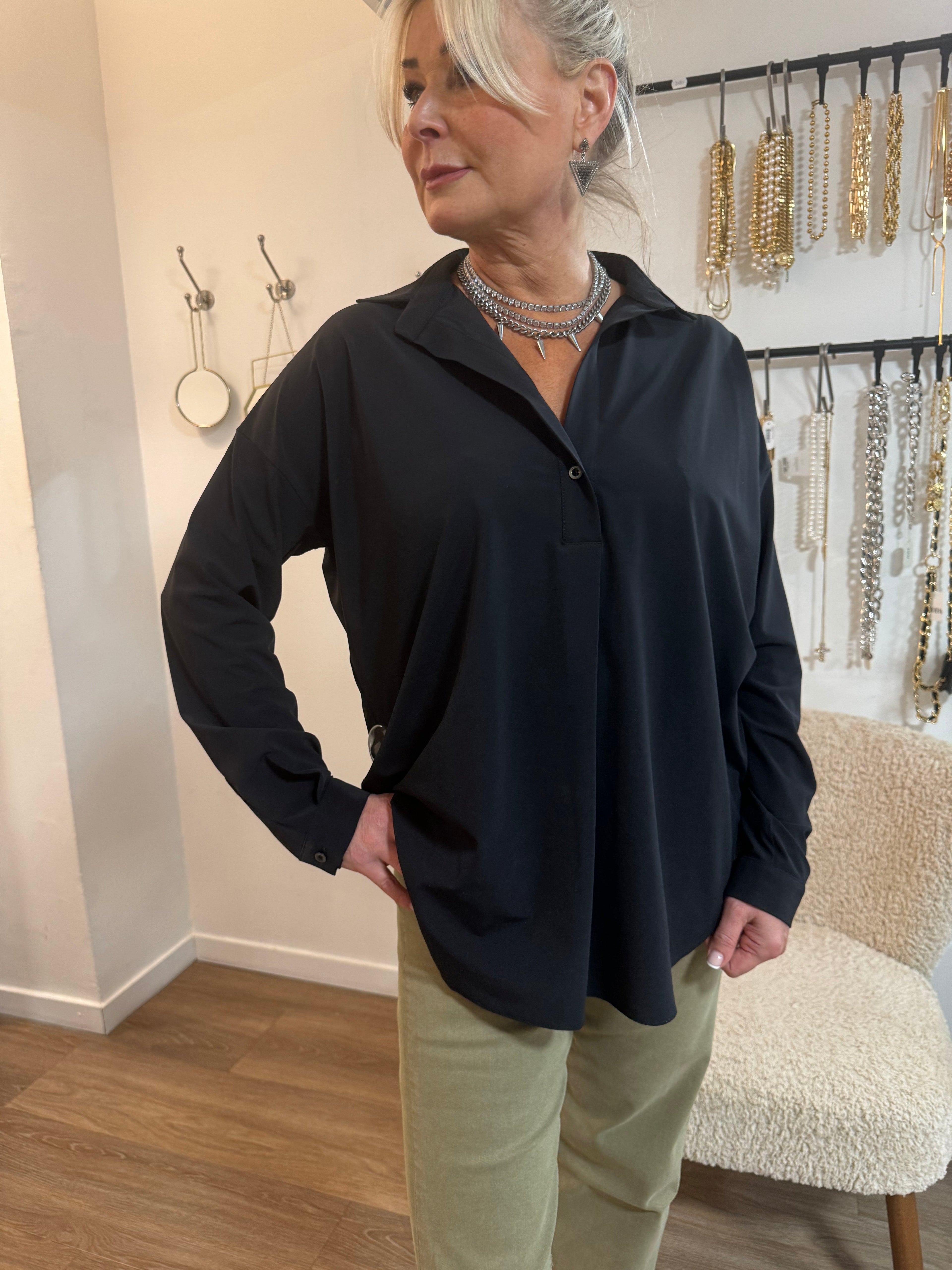 Penn & Ink Magda schwarz