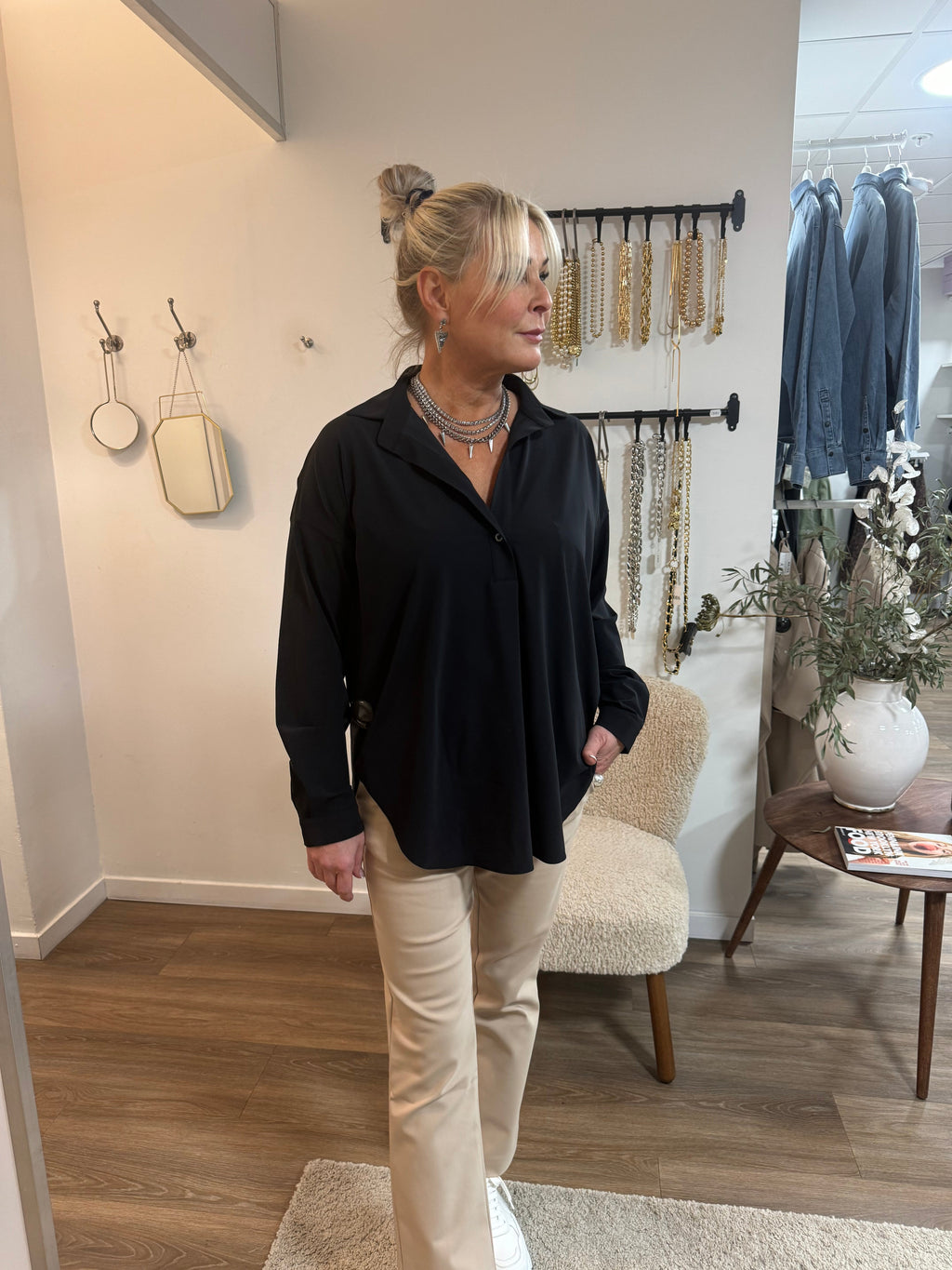 Penn & Ink Magda schwarz