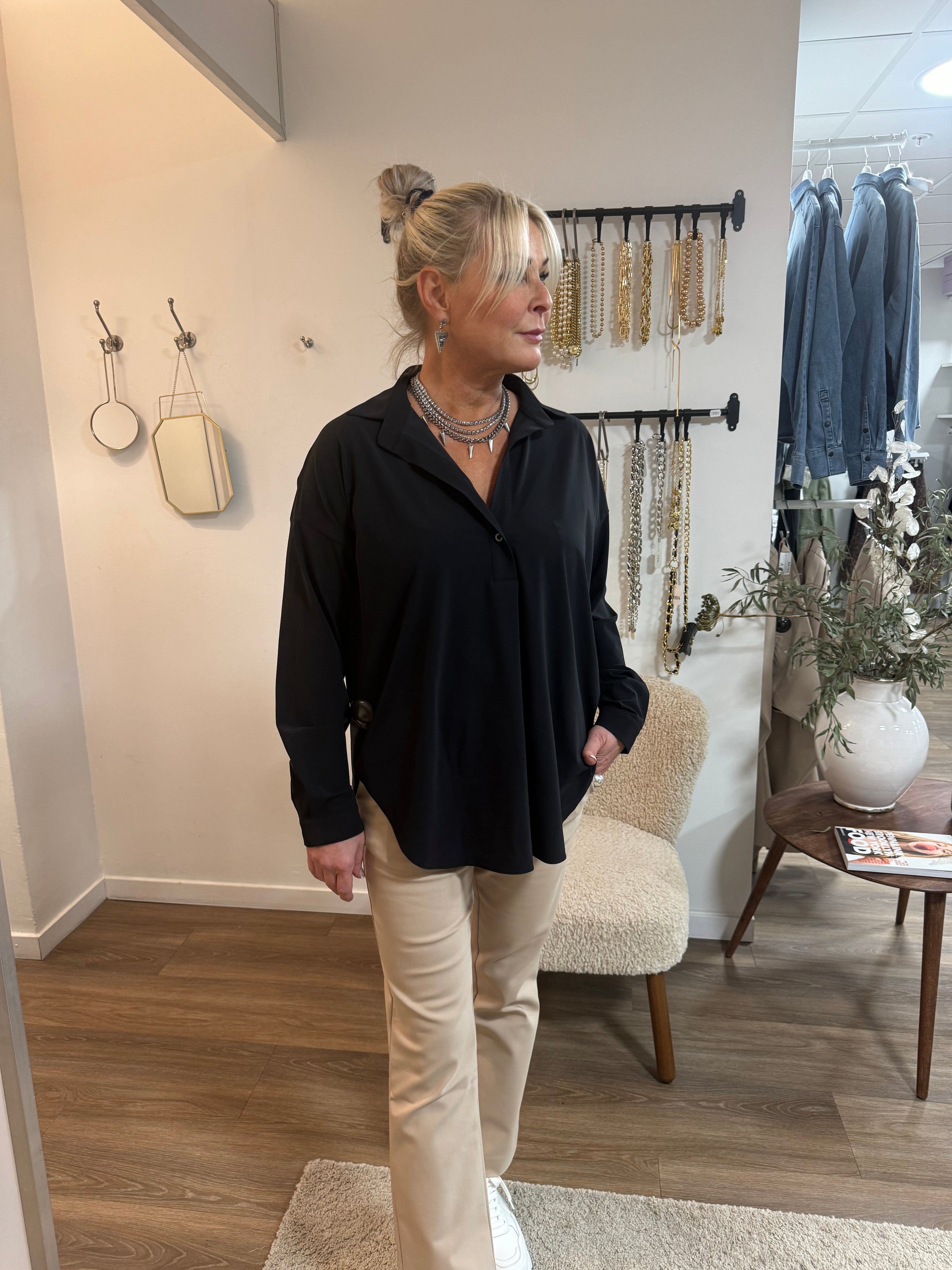 Penn & Ink Magda schwarz