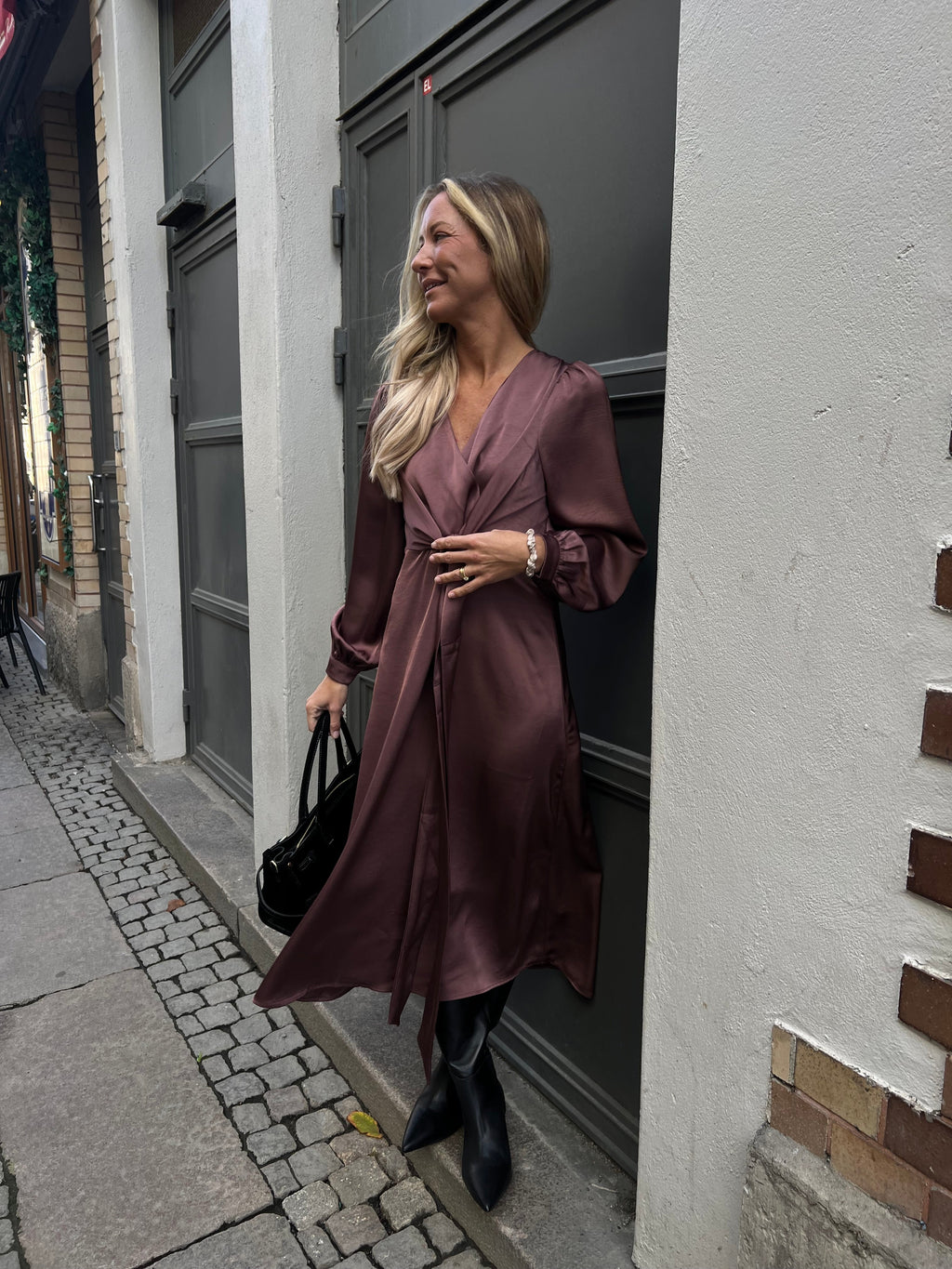 Rimini schweres Satinkleid in Dunkelrosa