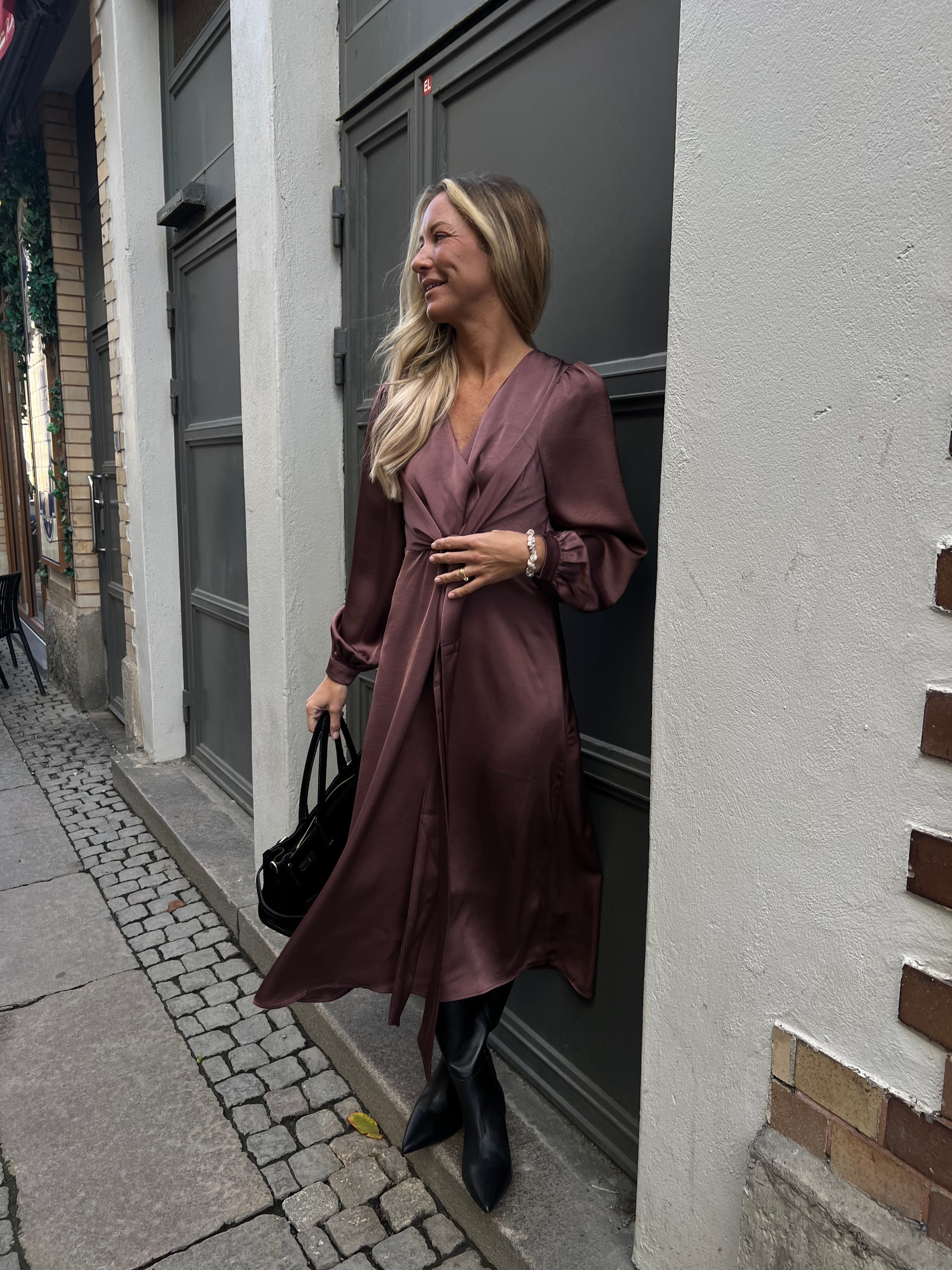 Rimini schweres Satinkleid in Dunkelrosa