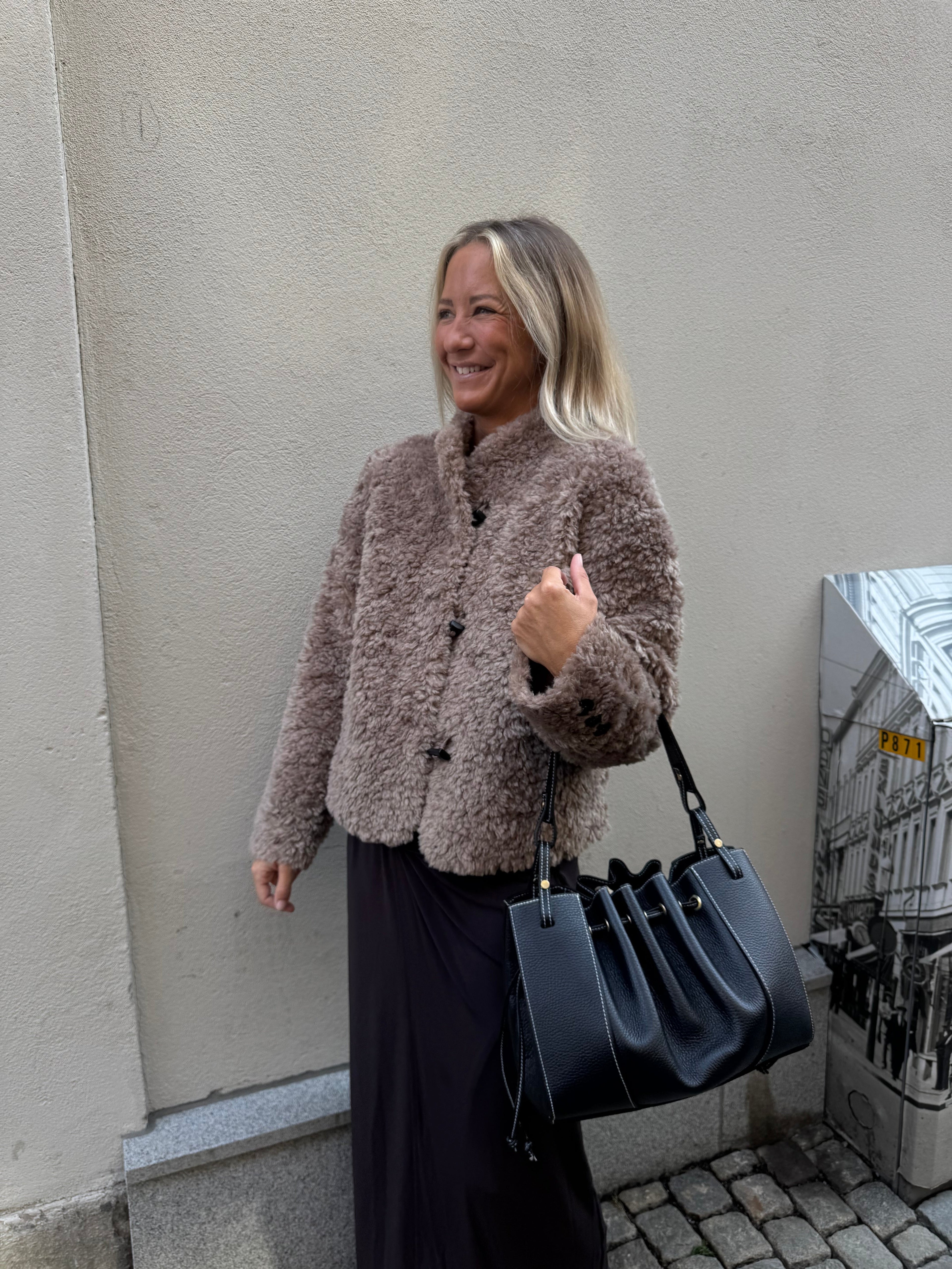 Nala kurze Felljacke Taupe